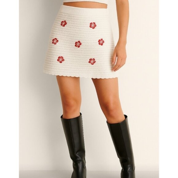 Wild Fable Skirt Small White Red Floral Embroidered Knit Crochet Mini Skirt Trop - Picture 1 of 8